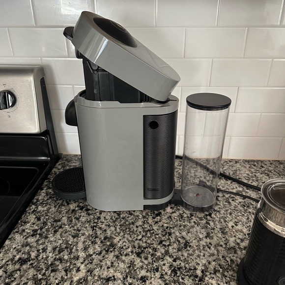 Nespresso Vertuoplus - Grey coffee machine with milk frother - Picture 4 of 4
